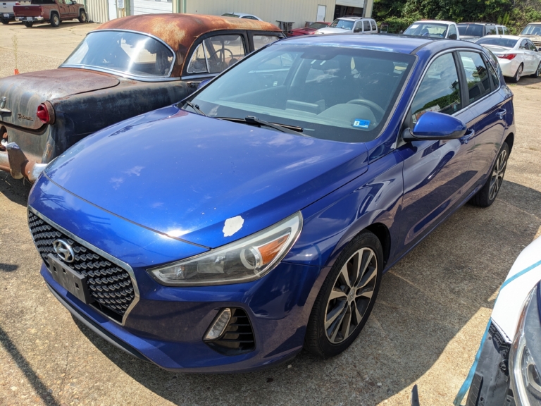 2019 Hyundai  Elantra Base 6A